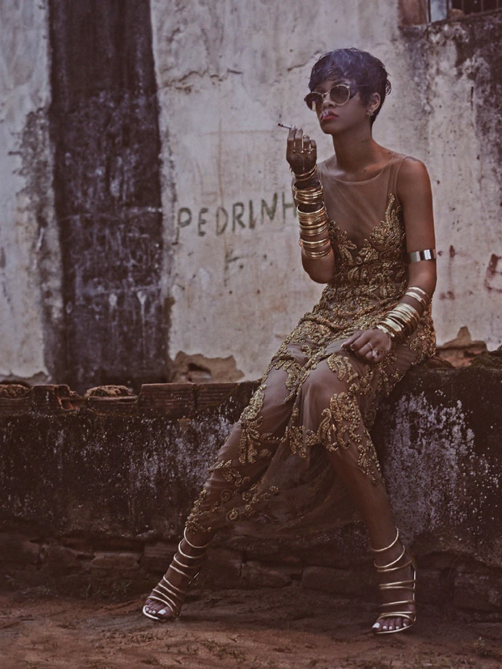 Rihanna Topless Pour Vogue Br Sil