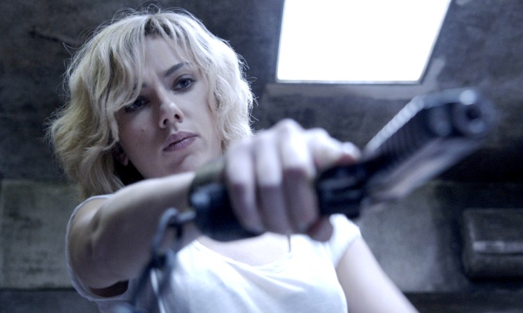 Lucy-luc-besson-Scarlett-Johansson-cover