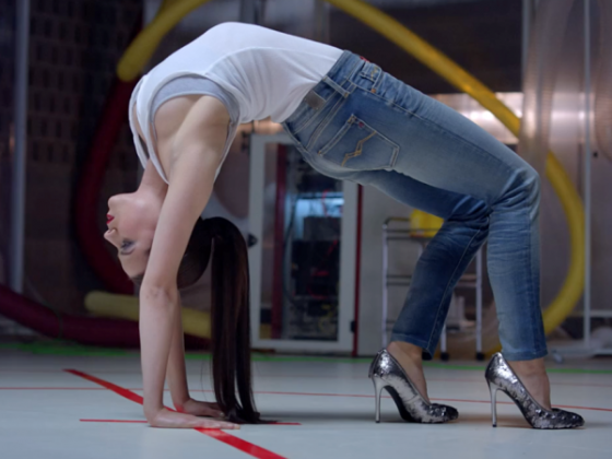 Replay-jeans-Hyperflex_Alessandra-Ambrosio-campaign-neymar-video-cover