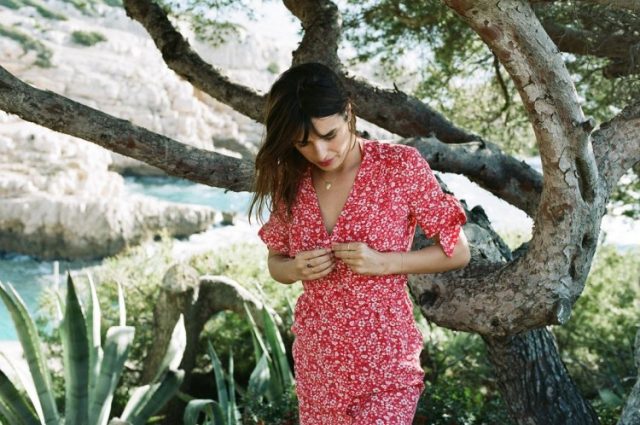 La robe rouge sera votre nouvelle indispensable cet été