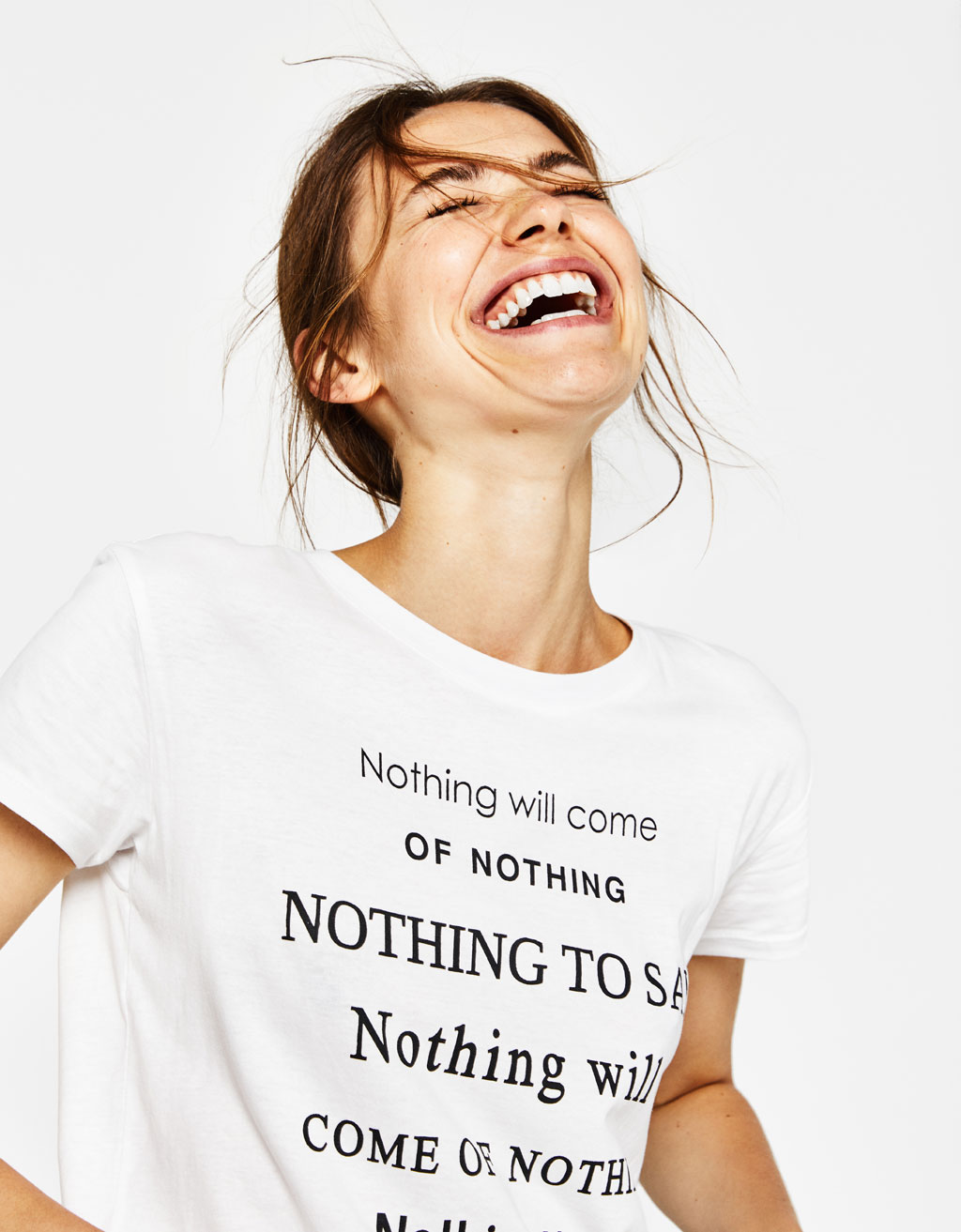 01-t-shirt-a-message-fun-folkr-nothing-bershka