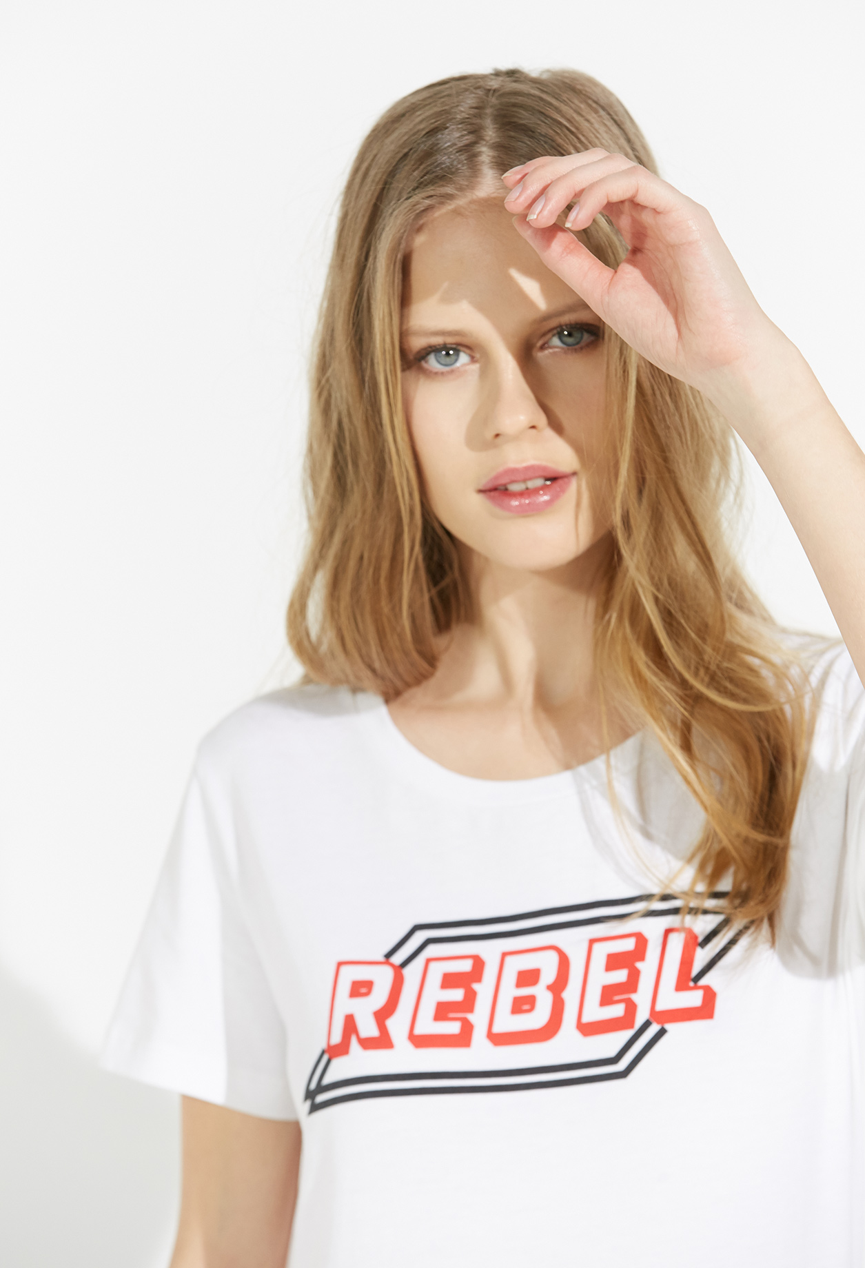 04-t-shirt-a-message-fun-folkr-rebel-claudie-pierlot
