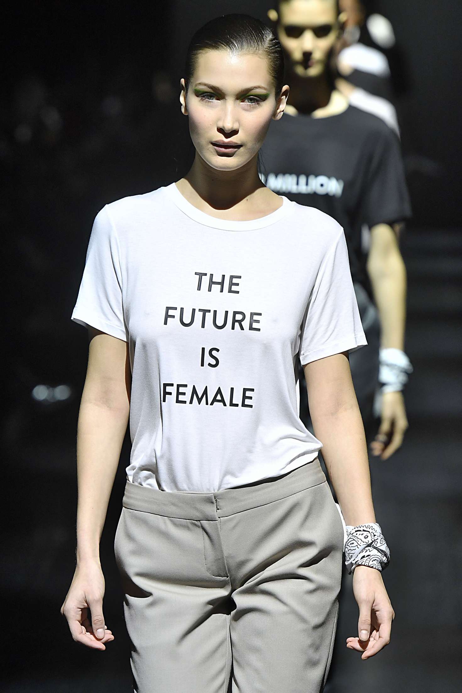 04-t-shirt-feministe-folkr-future-is-female-Prabal-Gurung-ok