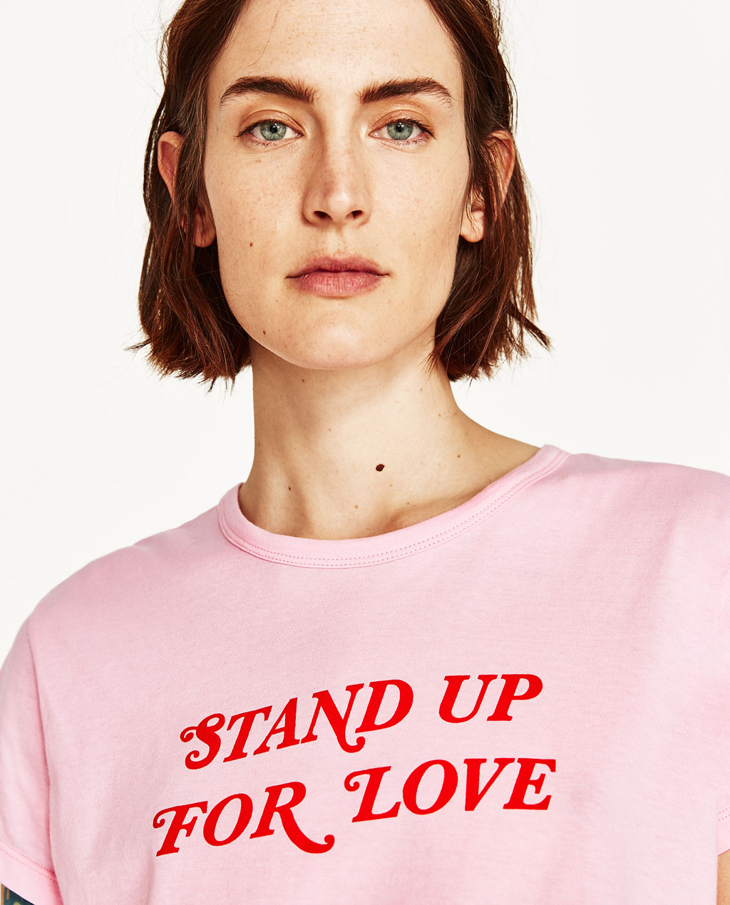08-t-shirt-feministe-folkr-stand-up-for-love-zara