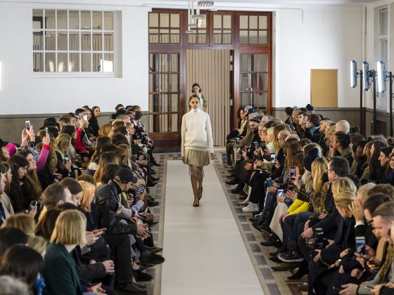 carven-pfw-fashion-show-folkr (21)