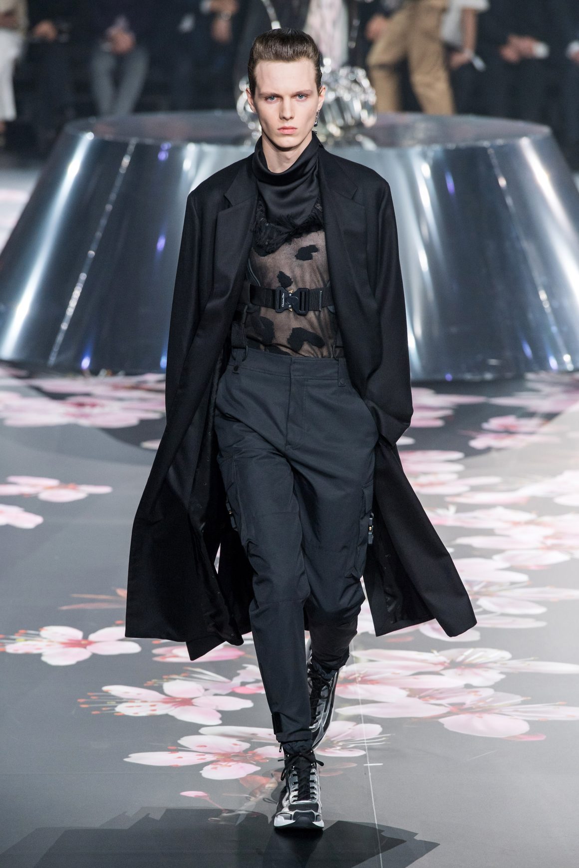 Christian dior man. Мужская коллекция диор 2019-2020. Диор коллекшн мужские. Кристиан диор мужская коллекция. Диор мужская коллекция 2019.