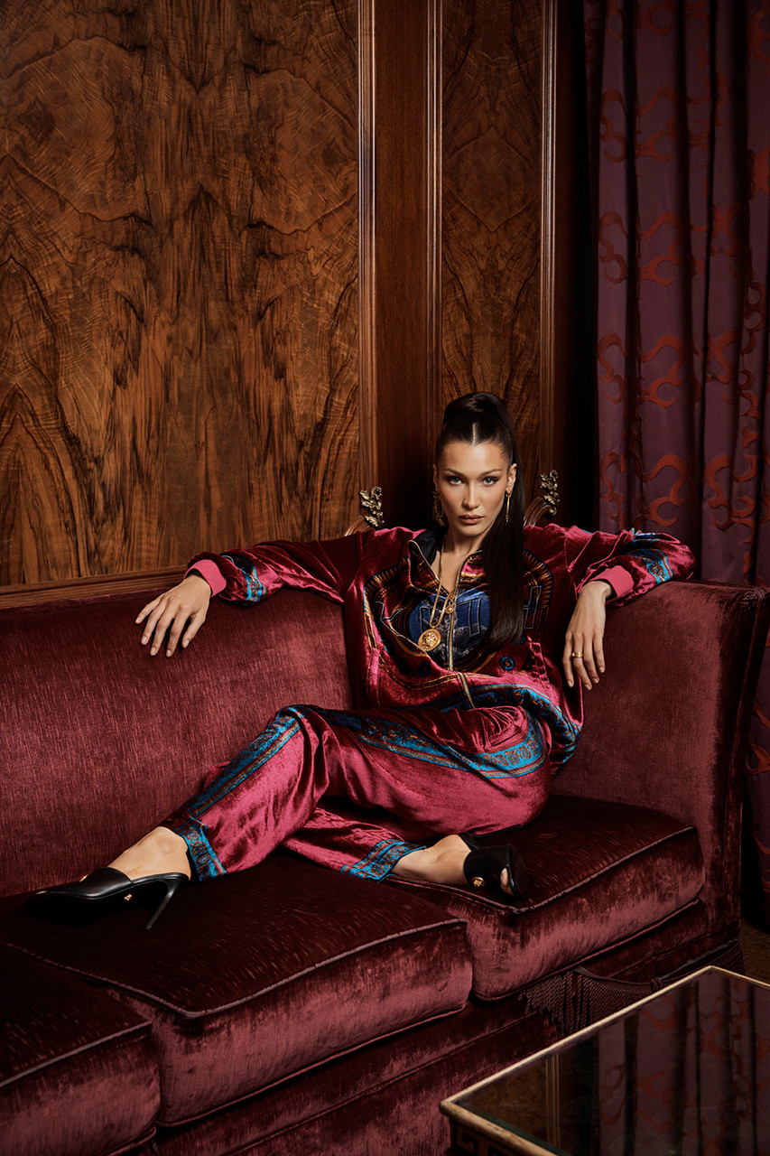 bella-hadid-kith-x-versace-lucky-blue-smith-collection-campagne-mode ...