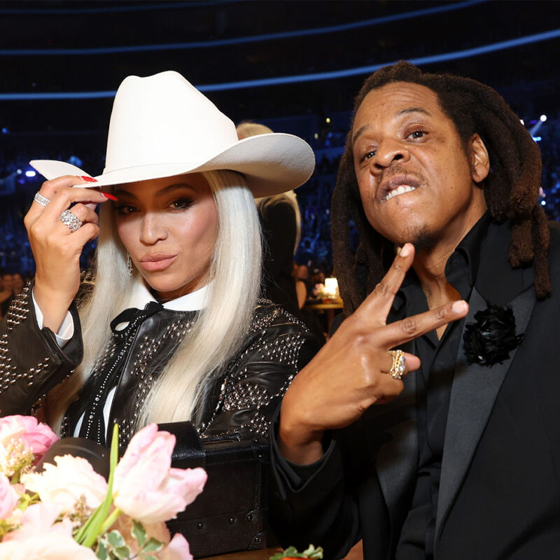 Miley Cyrus, Miranda Kerr et Tyra Banks à moitié nues pour W magazine